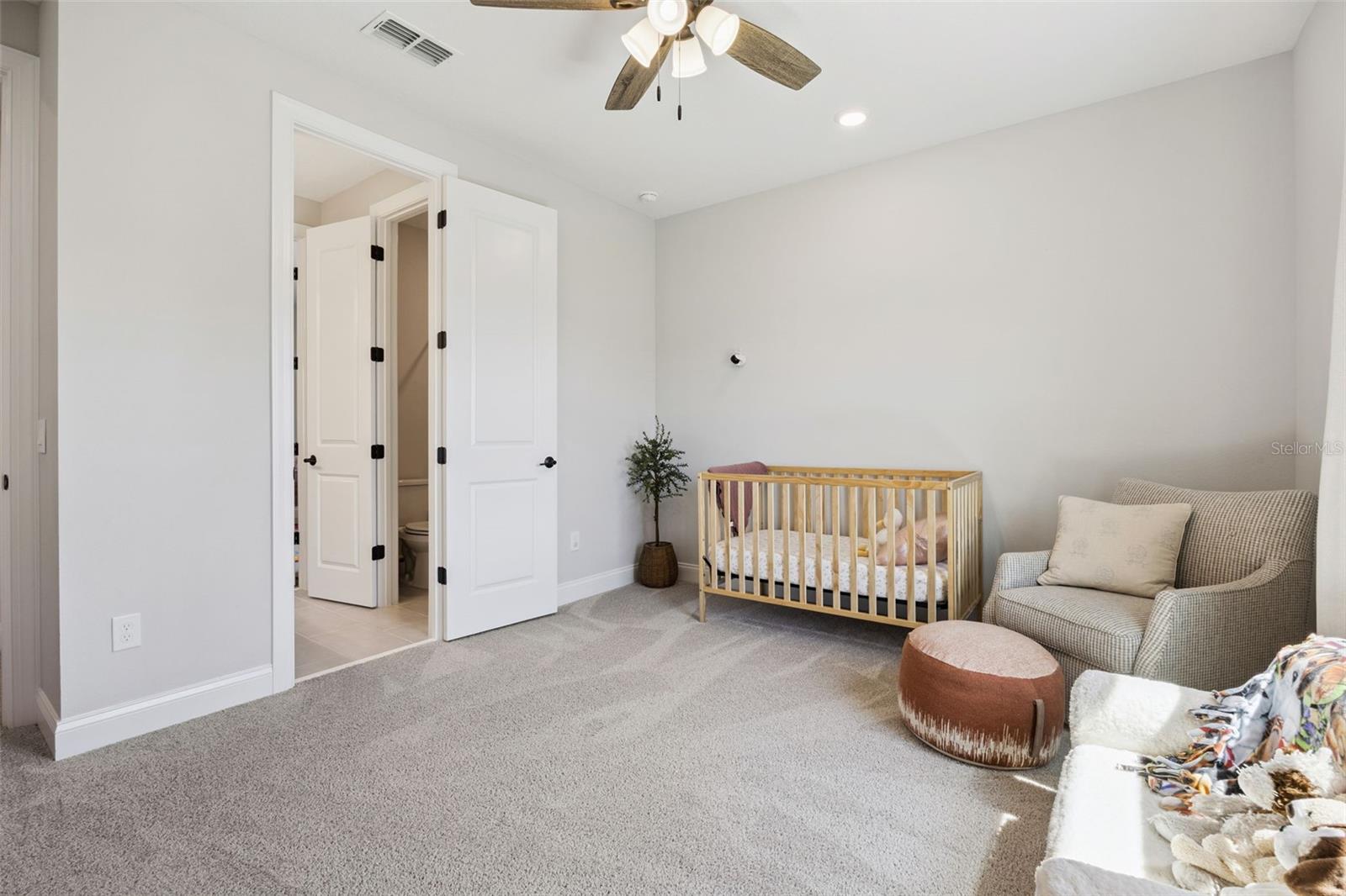 JOHNS LAKE POINTE - Residential