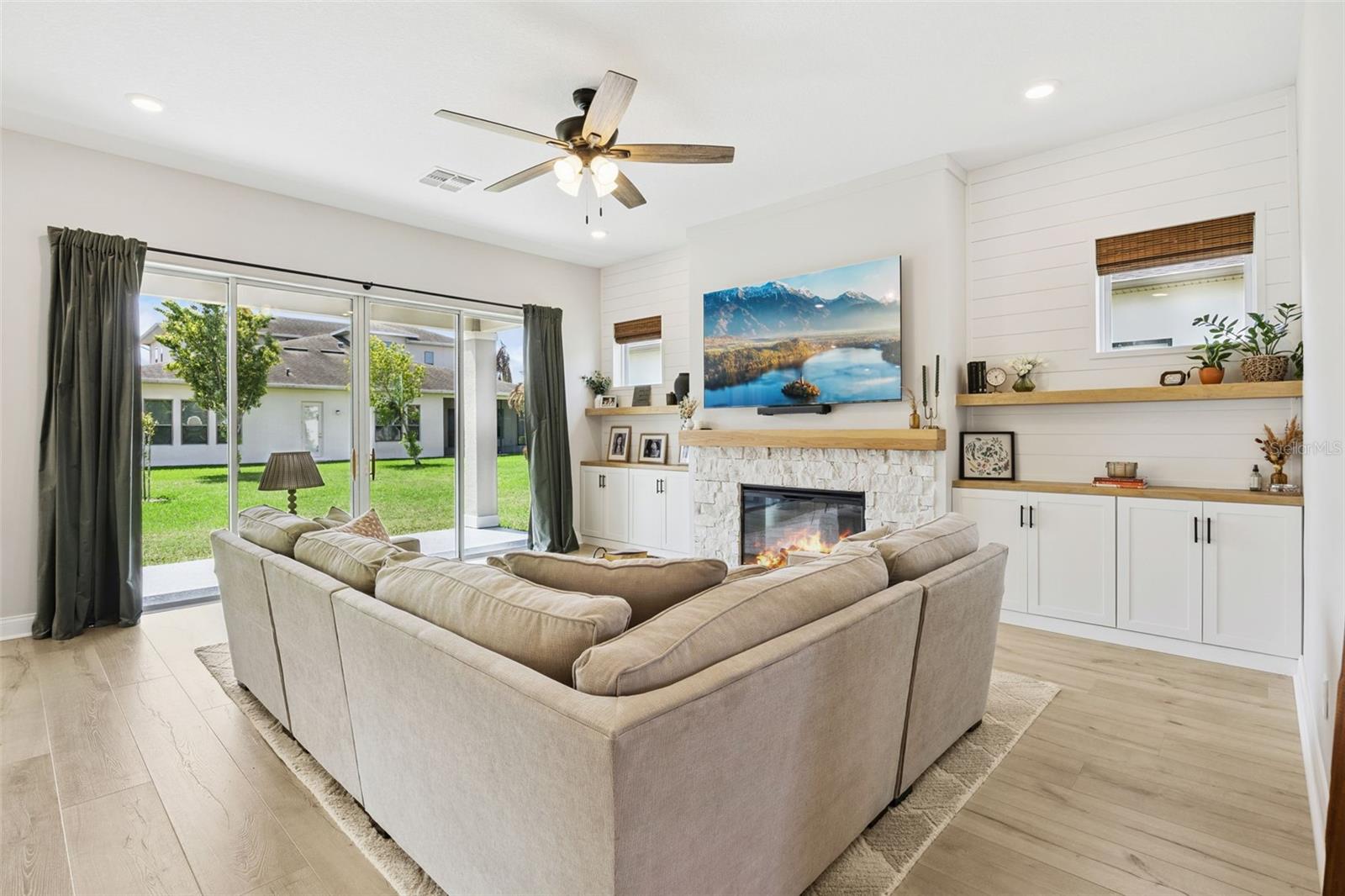 JOHNS LAKE POINTE - Residential