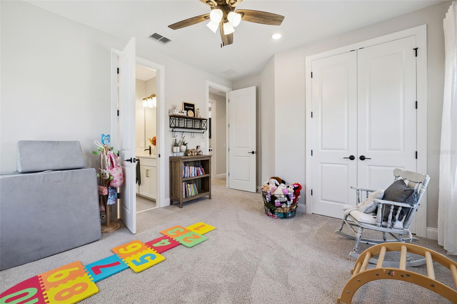 JOHNS LAKE POINTE - Residential