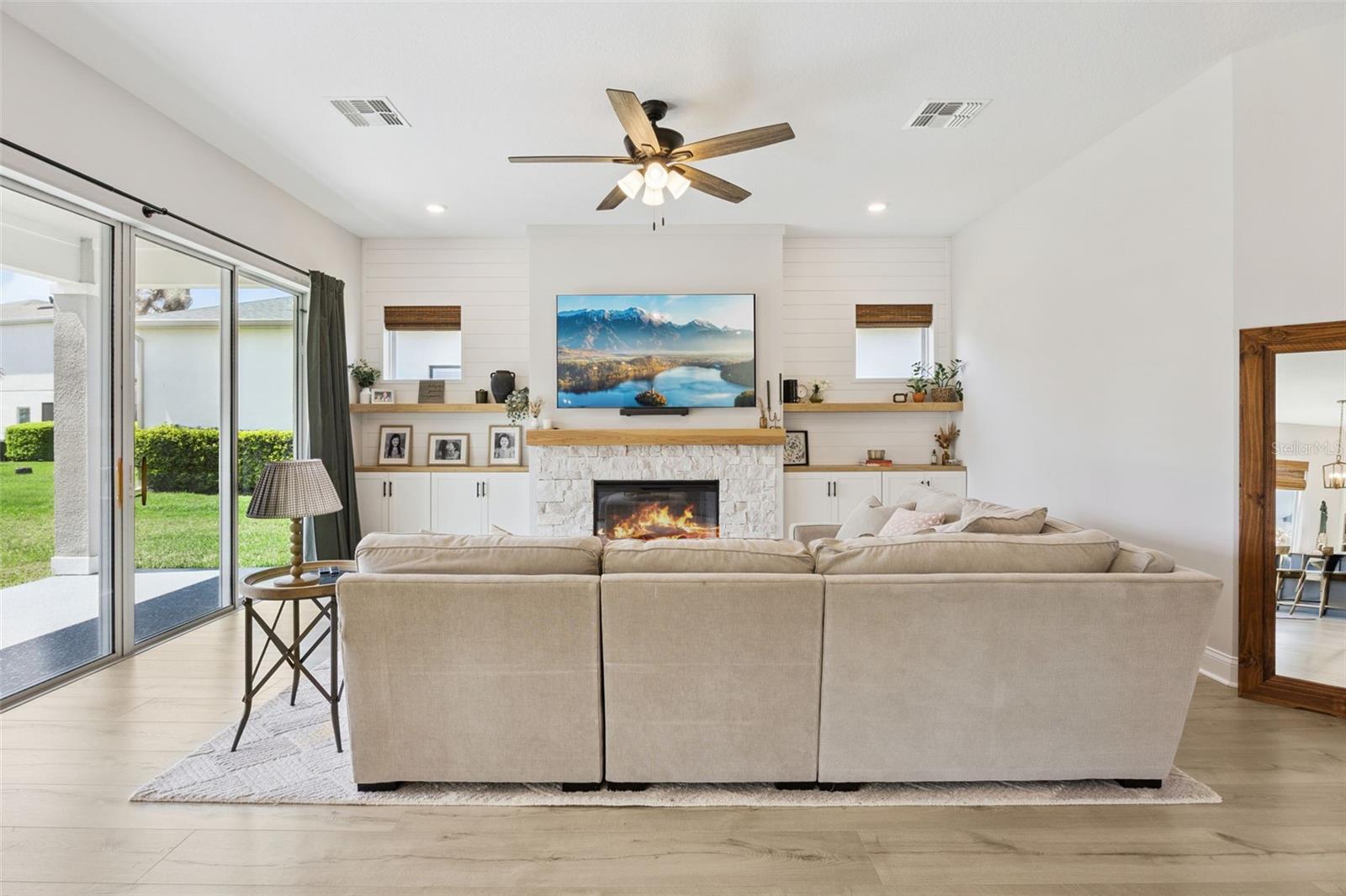 JOHNS LAKE POINTE - Residential