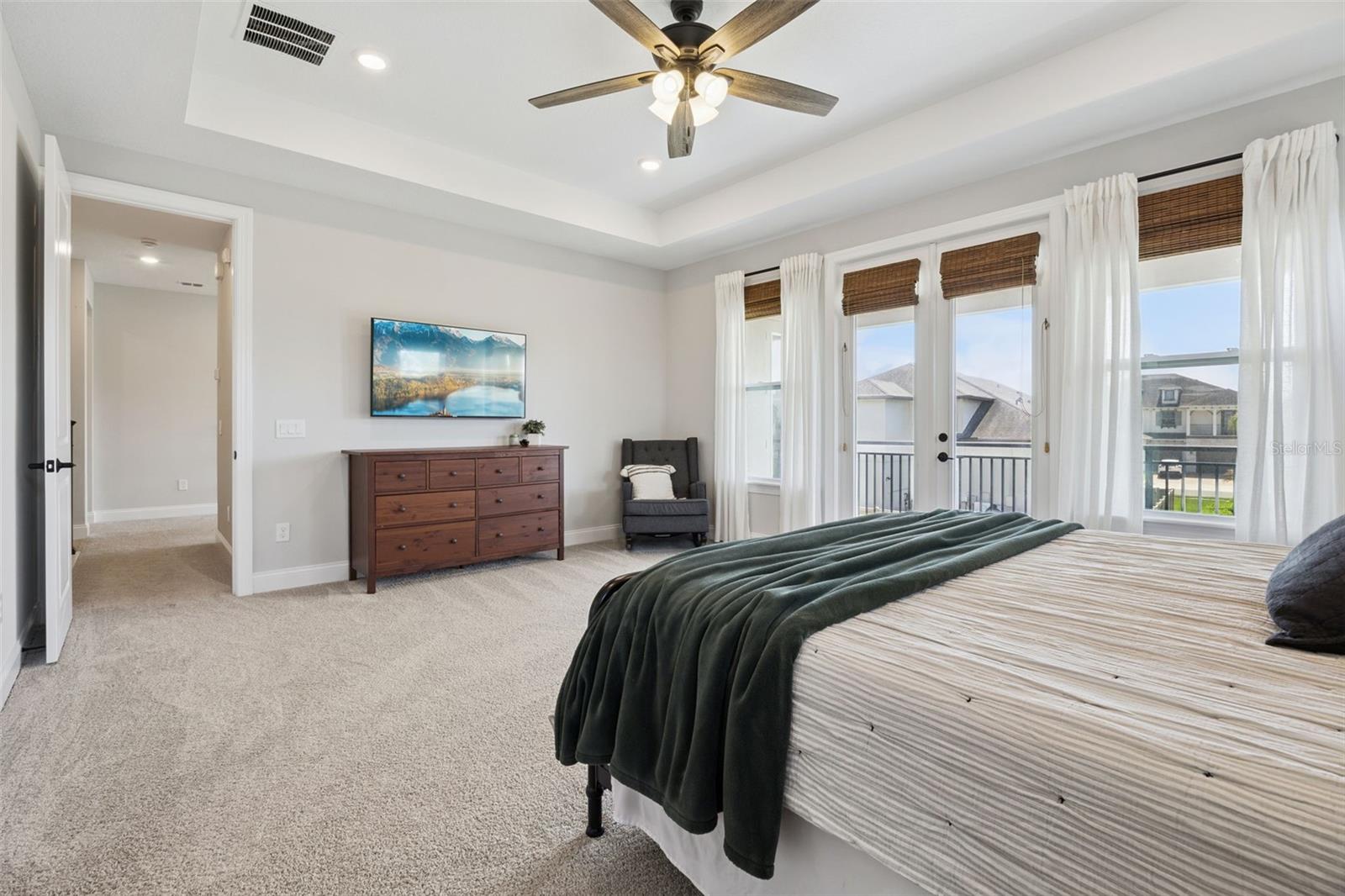 JOHNS LAKE POINTE - Residential