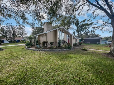 A home in LAKELAND