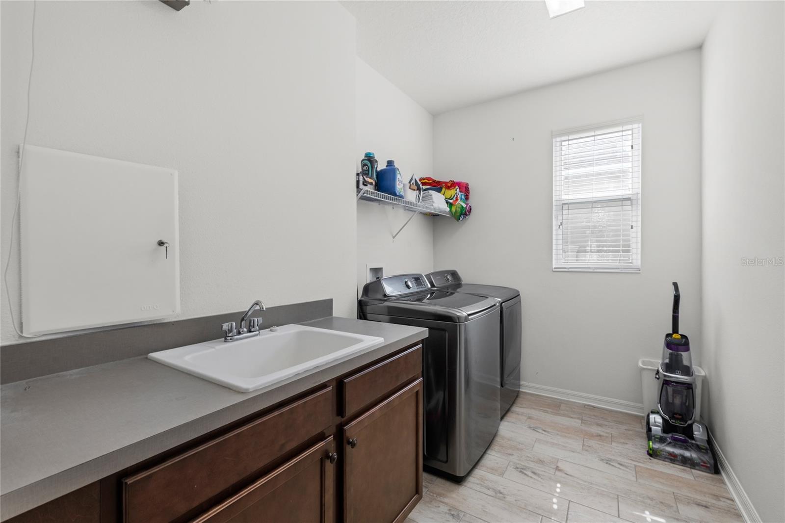 SUMMERLAKE GRVS - Residential