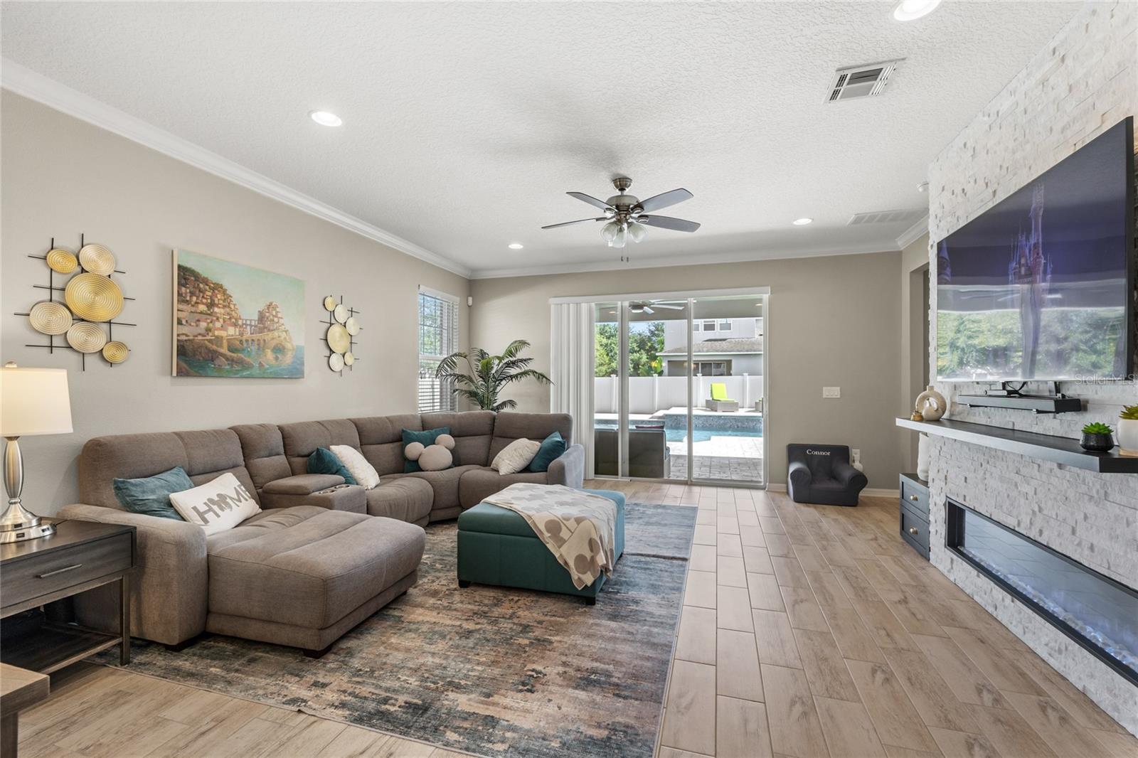 SUMMERLAKE GRVS - Residential