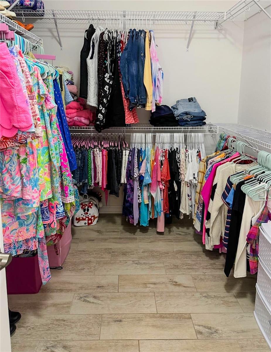 SUMMERLAKE GRVS - Residential