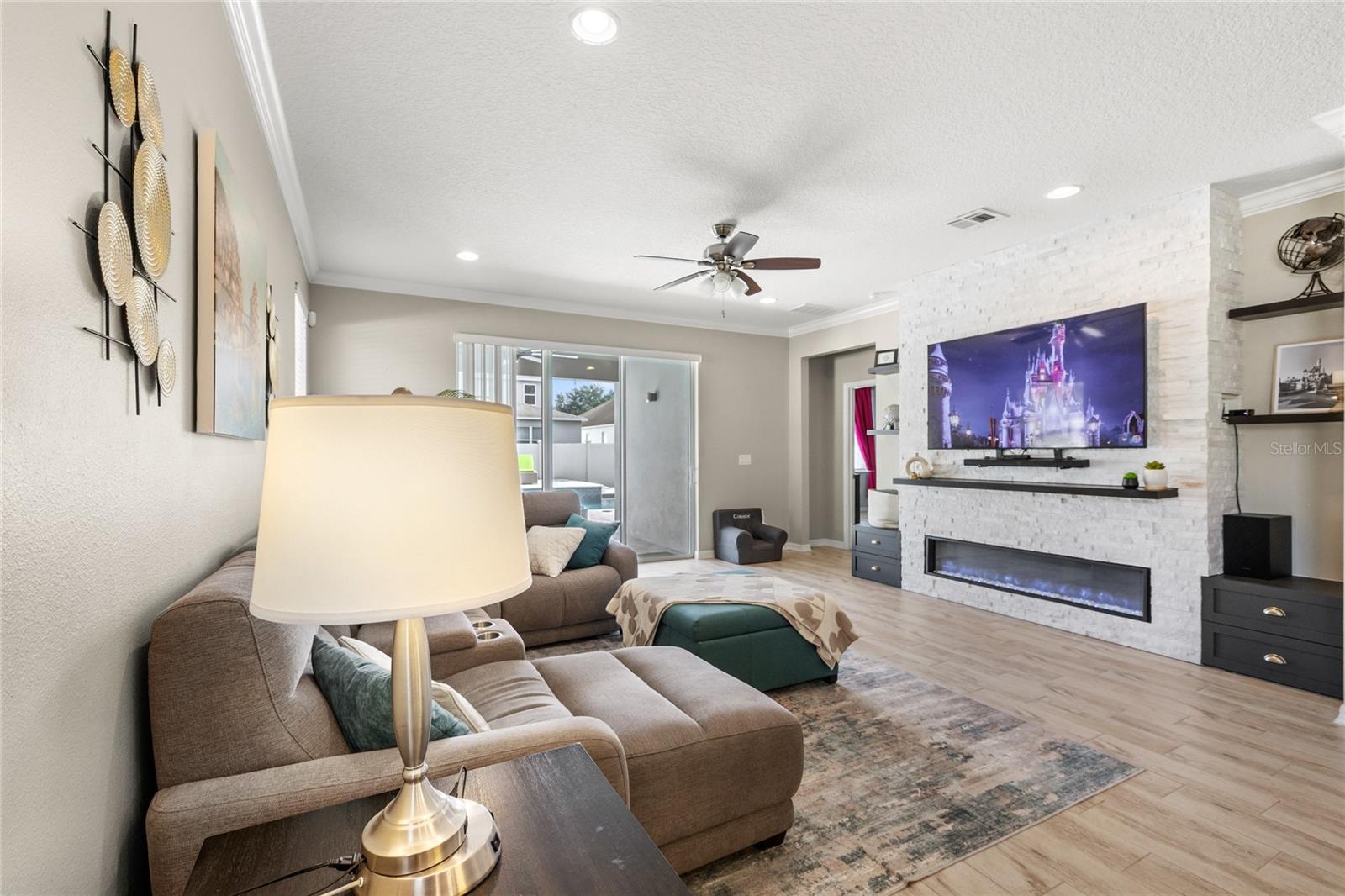 SUMMERLAKE GRVS - Residential