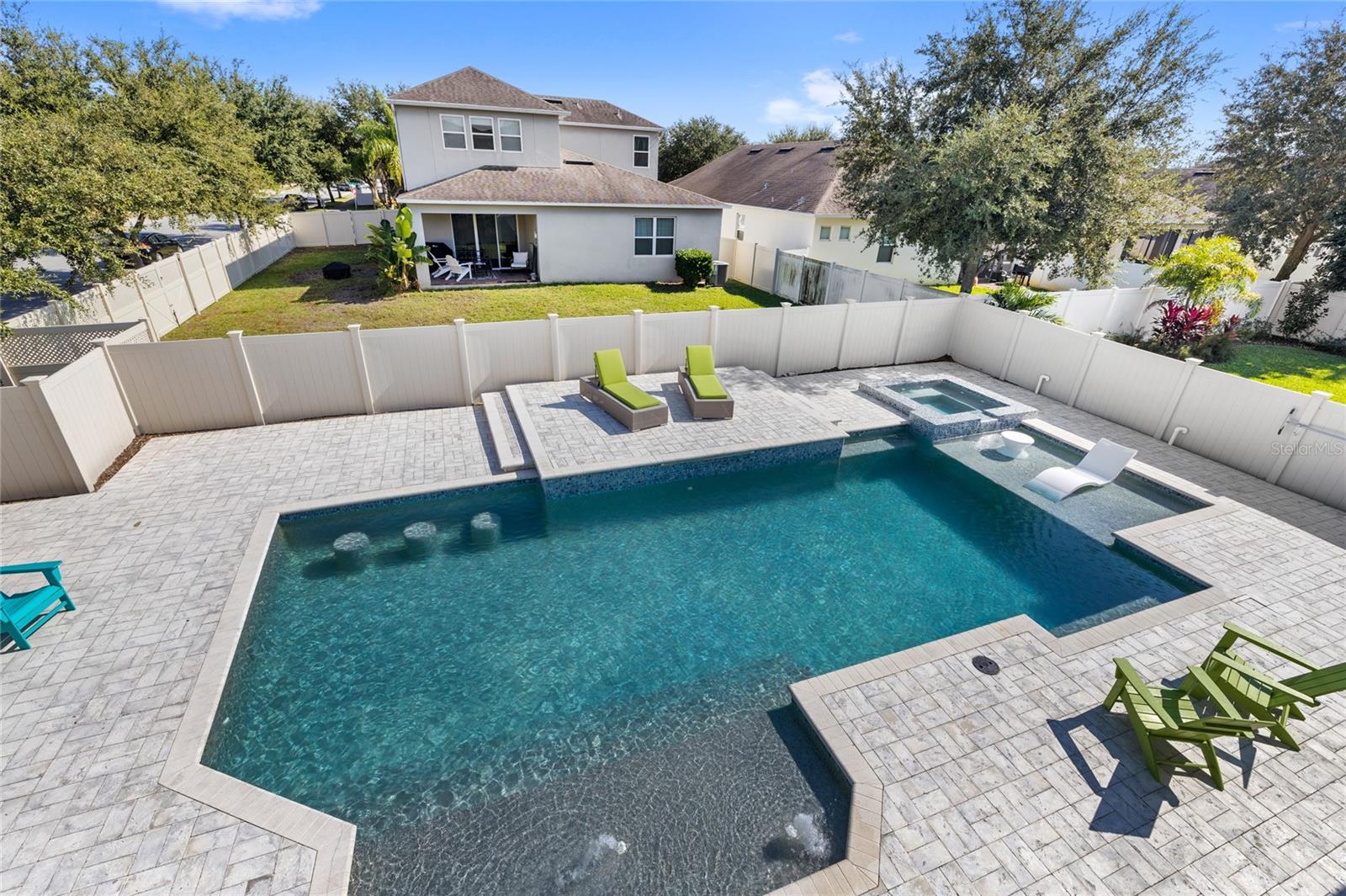 SUMMERLAKE GRVS - Residential