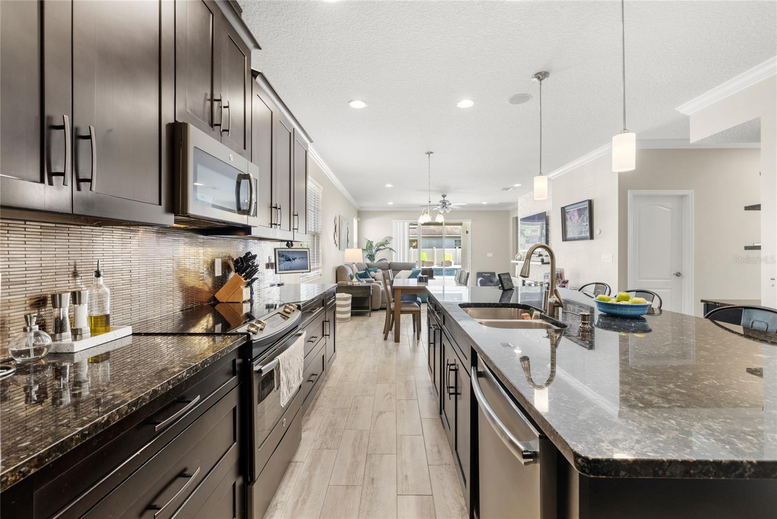 SUMMERLAKE GRVS - Residential