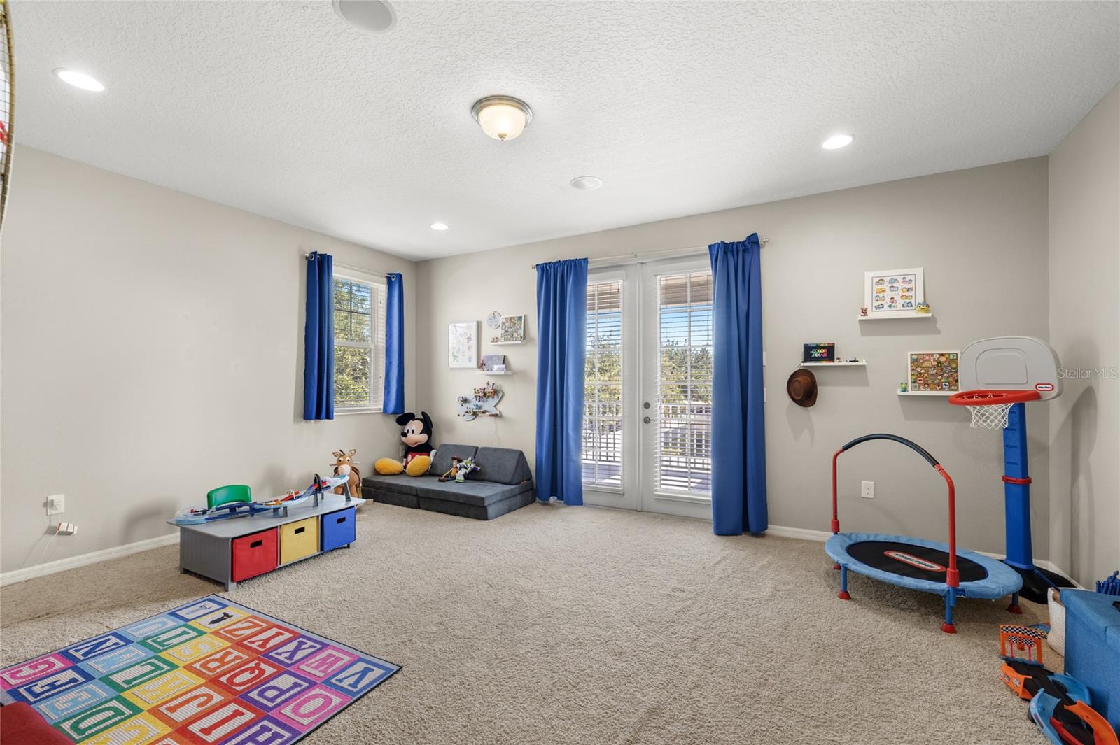 SUMMERLAKE GRVS - Residential