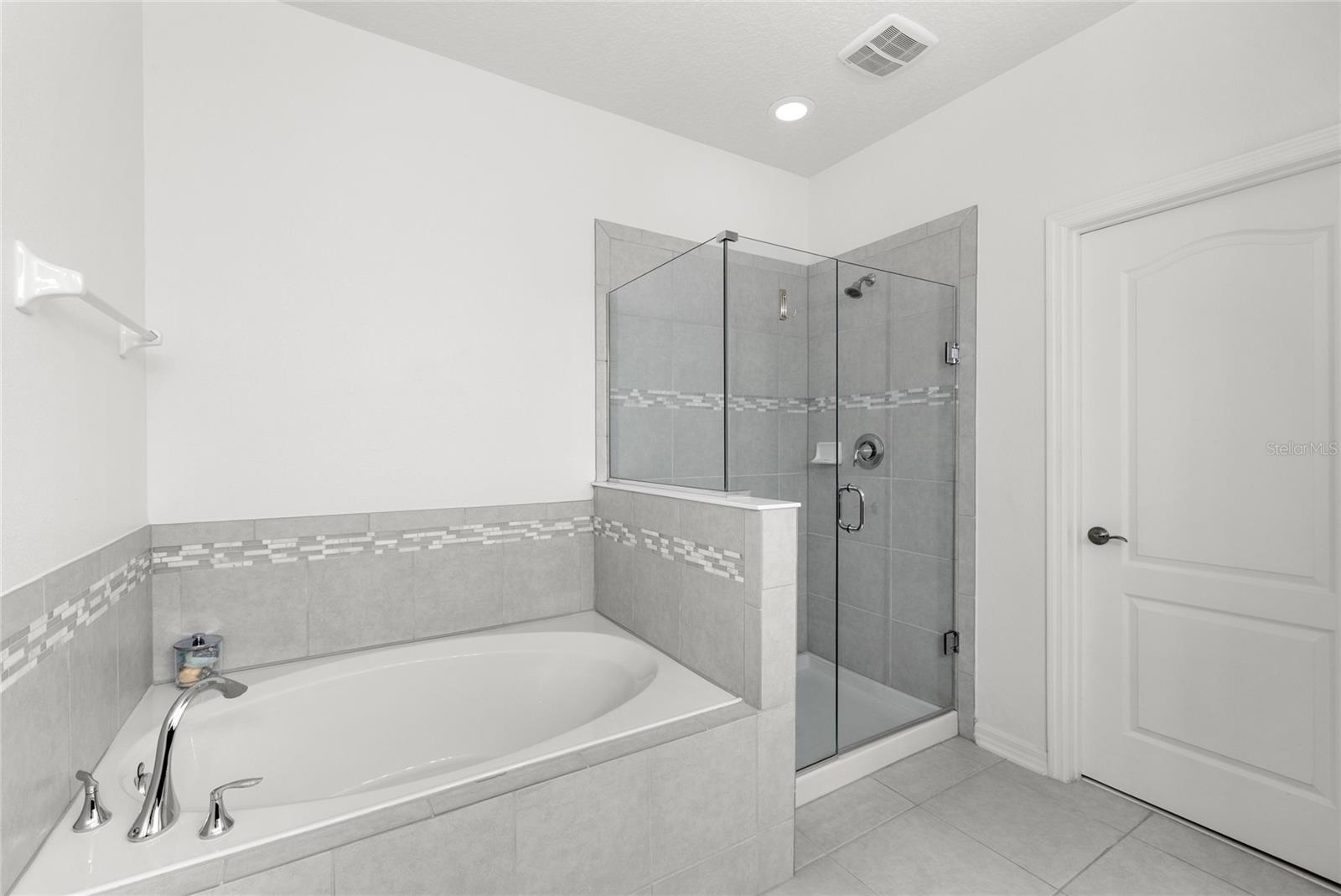 SUMMERLAKE GRVS - Residential