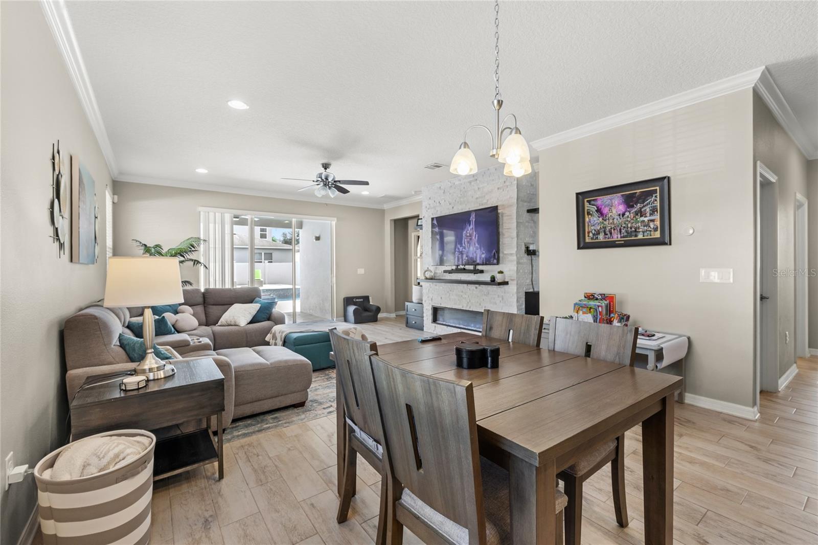 SUMMERLAKE GRVS - Residential