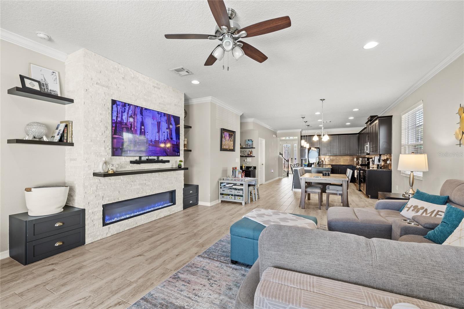 SUMMERLAKE GRVS - Residential