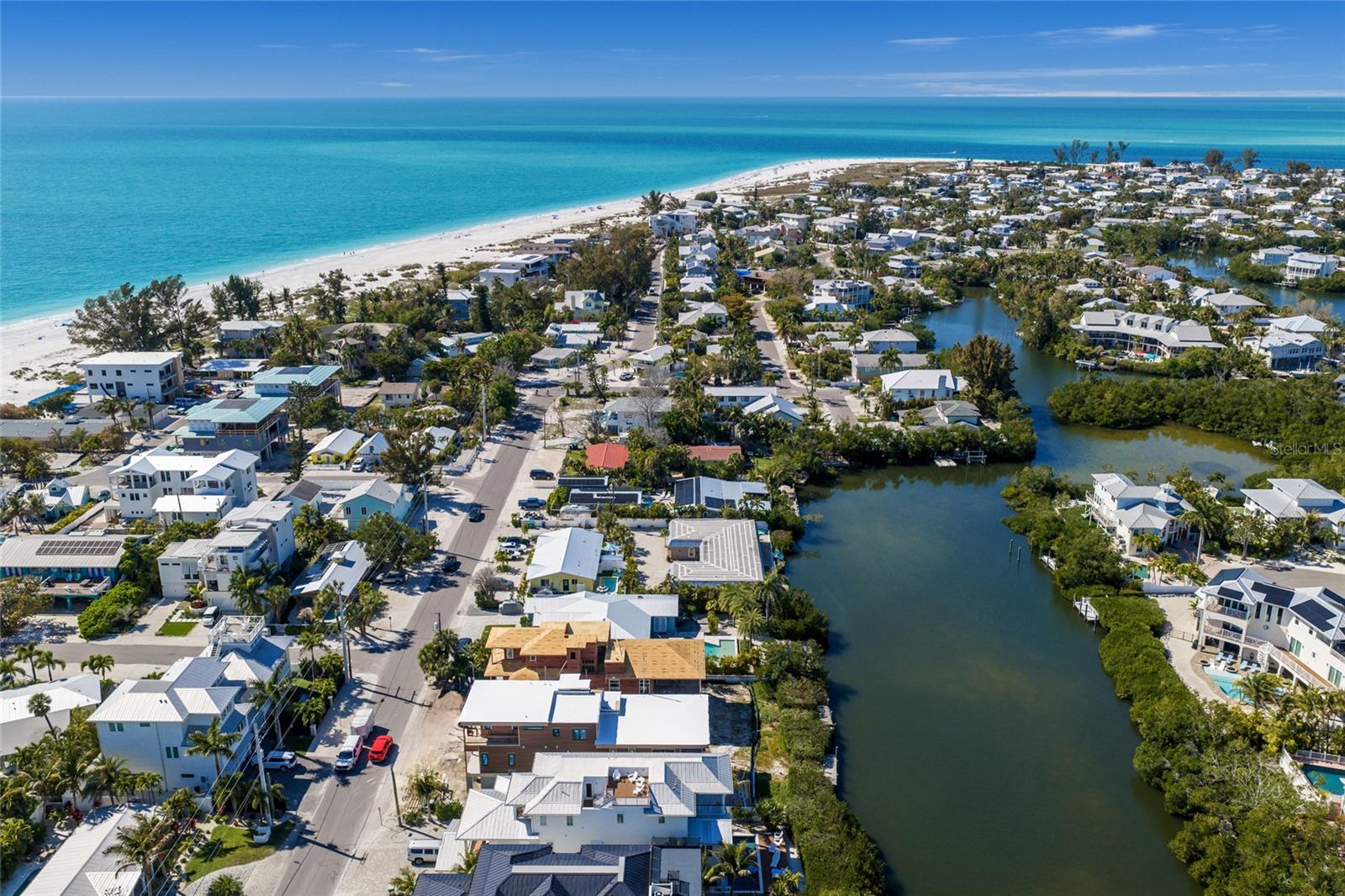 406 NORTH SHORE DRIVE - Residential