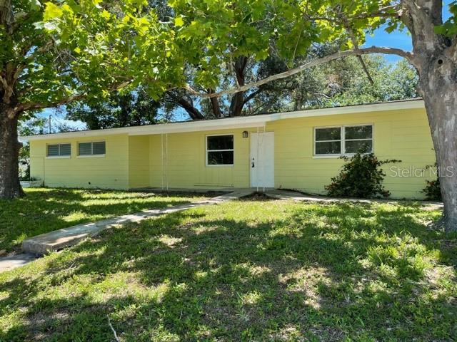 BEAUTIFUL 3 BEDROOM 2 BATHROOM HOME LOCATED IN PRIME ST PETERSBURG LOCATION CLOSE TO 1275 FOR QUICK ACCESS TO DOWNTOWN ST PETE, BEACHES AND MUCH MORE. UPDATED KITCHEN , UPDATED BATHROOMS, FRESH PAINT, A MUST SEE!! WONT LAST LONG!!