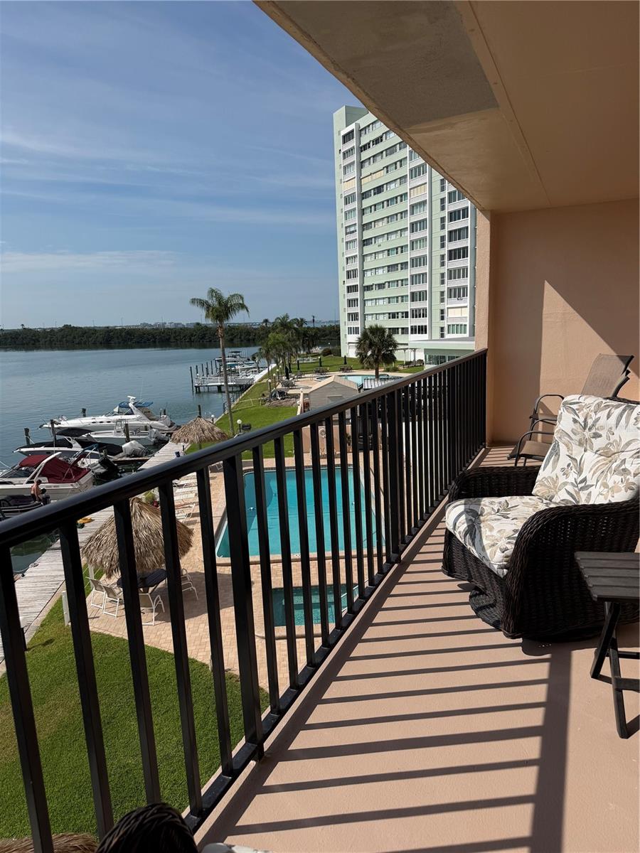 51 ISLAND WAY 306
