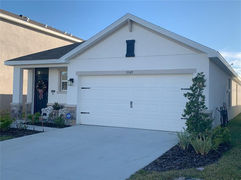 A home in PLANT CITY