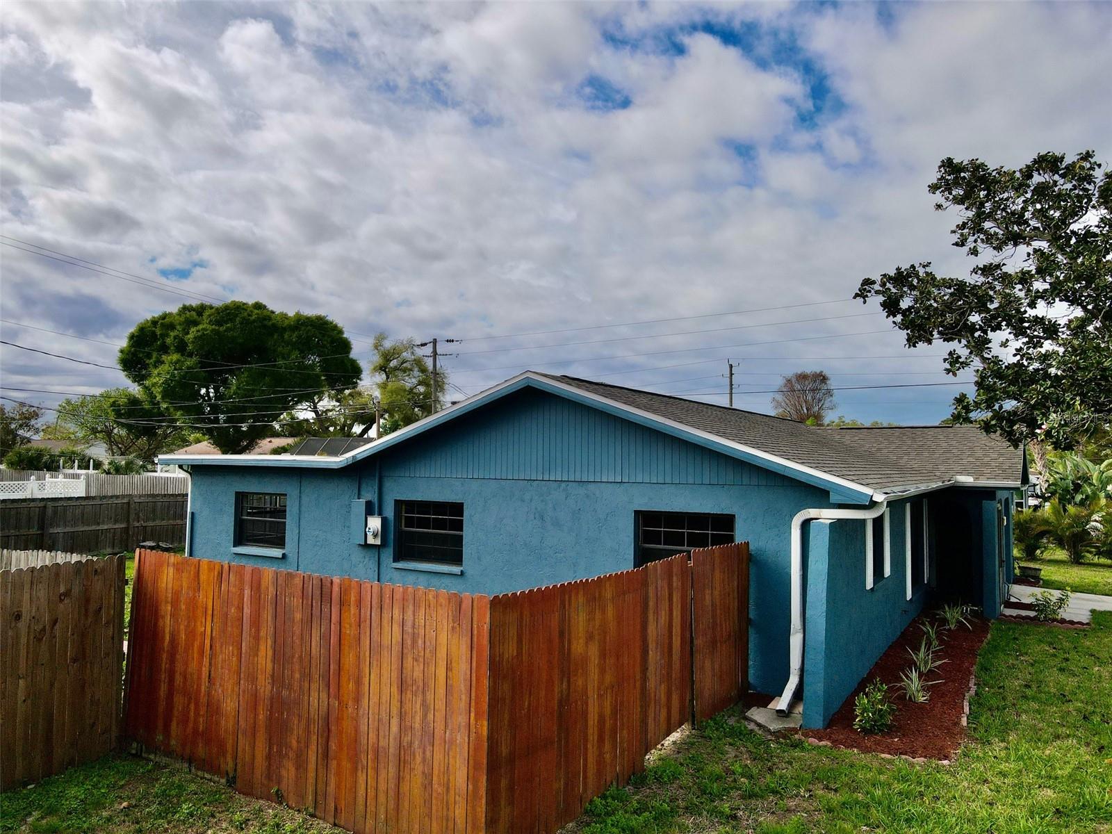 SOUTH VENICE - Residential