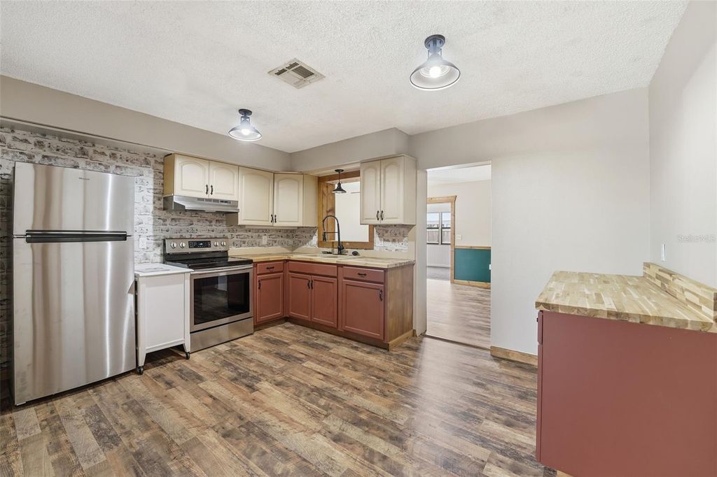 Photo of 121 Crane Rd, Venice, FL 34293 (MLS # N6143452)