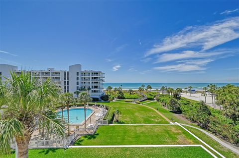 A home in LONGBOAT KEY