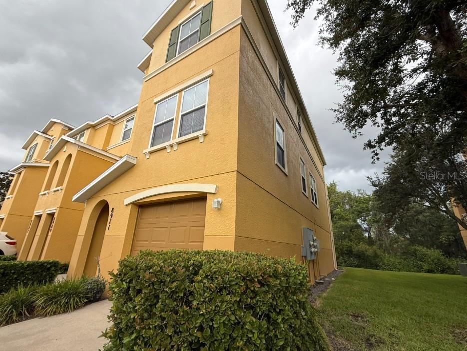Welcome to this beautifully updated 3-bedroom, 2.5-bathroom condo in Willowbrook, a quiet gated community in Lakewood Ranch. With three levels of living space, two private balconies, and an attached tandem garage, this home offers comfort, style, and convenience.
On the first floor, you’ll find the spacious garage with outdoor access to a paved patio overlooking the community grounds—a cozy spot to relax. Recent updates include new bedroom flooring and modern bathroom vanities, adding a fresh touch throughout.
The second floor boasts an open-concept living and dining area filled with natural light from large windows and sliding glass doors. The kitchen features hardwood cabinets, granite countertops, and stainless steel appliances (refrigerator, microwave, range, and dishwasher). An eat-in nook opens to a private balcony—perfect for morning coffee or entertaining guests. A convenient half bath completes this floor.
Upstairs, the third floor hosts all three bedrooms, a guest bathroom, and a laundry room. Each bedroom offers a spacious closet, ceiling fan, and cozy carpet flooring. The primary suite includes a large en suite bathroom and access to a private balcony—the perfect retreat after a long day.
For added convenience, pest control and lawn care are included in the rent. Pets are welcome (with restrictions; no aggressive breeds).
Community Amenities:
• Secure gated access
• Sparkling community pool
• Beautifully maintained grounds
Location Highlights:
• Minutes to shopping, dining, and entertainment
• Easy access to I-75
• Less than 10 minutes to University Town Center, movie theaters, golf courses, and Nathan Benderson Park