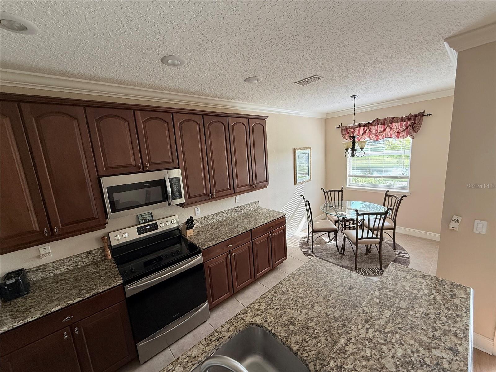 190 RIVERVIEW BEND S 1015