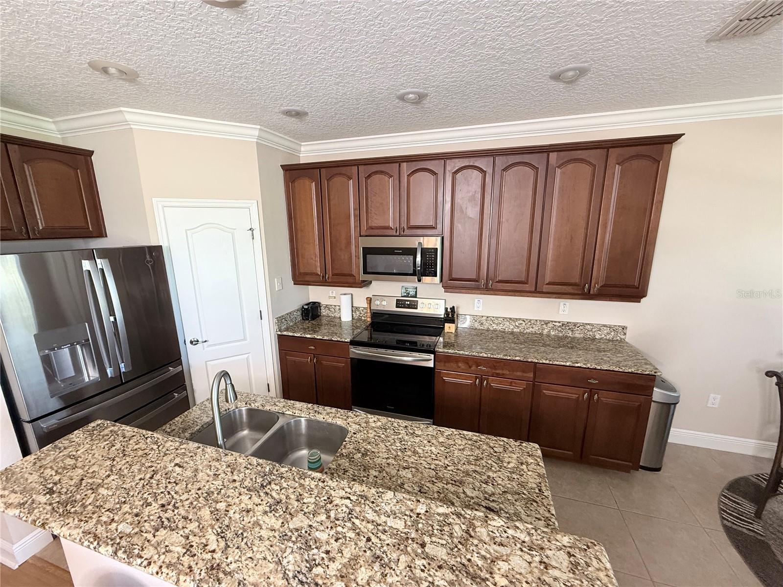 190 RIVERVIEW BEND S 1015