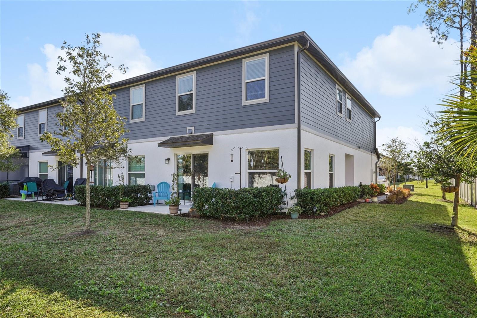 TOWNS AT LAKE MONROE COMMONS - Residential