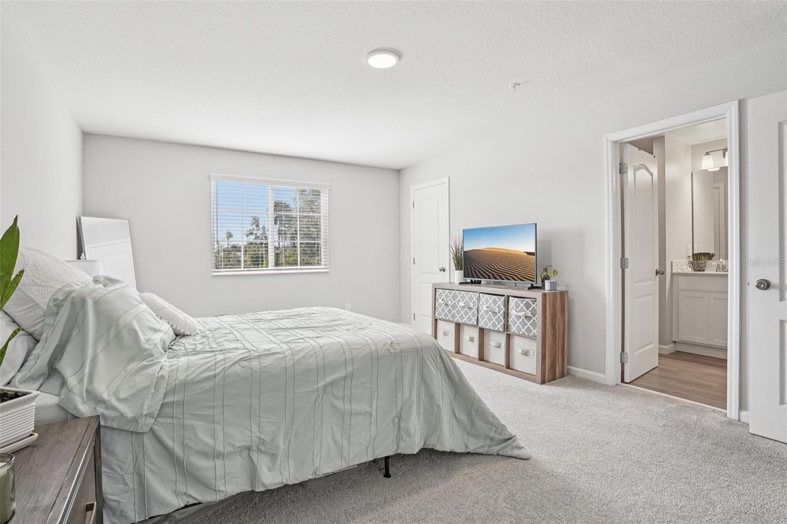 TOWNS AT LAKE MONROE COMMONS - Residential