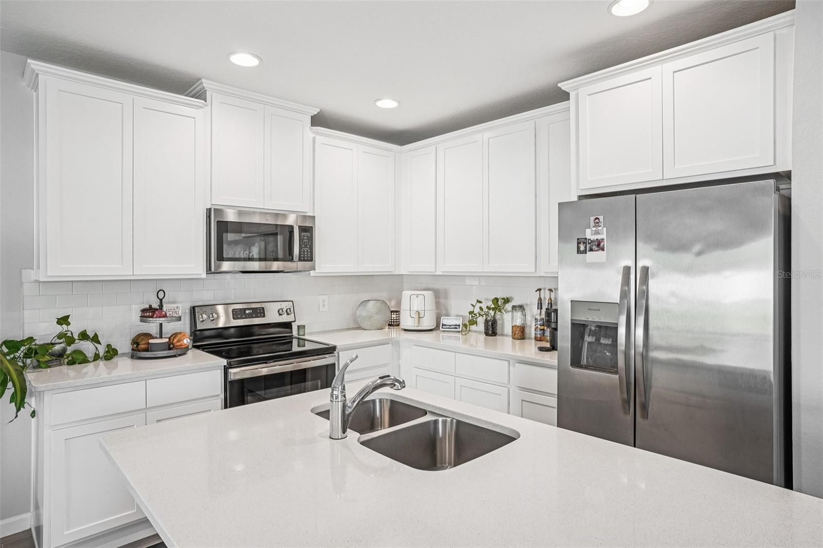 TOWNS AT LAKE MONROE COMMONS - Residential