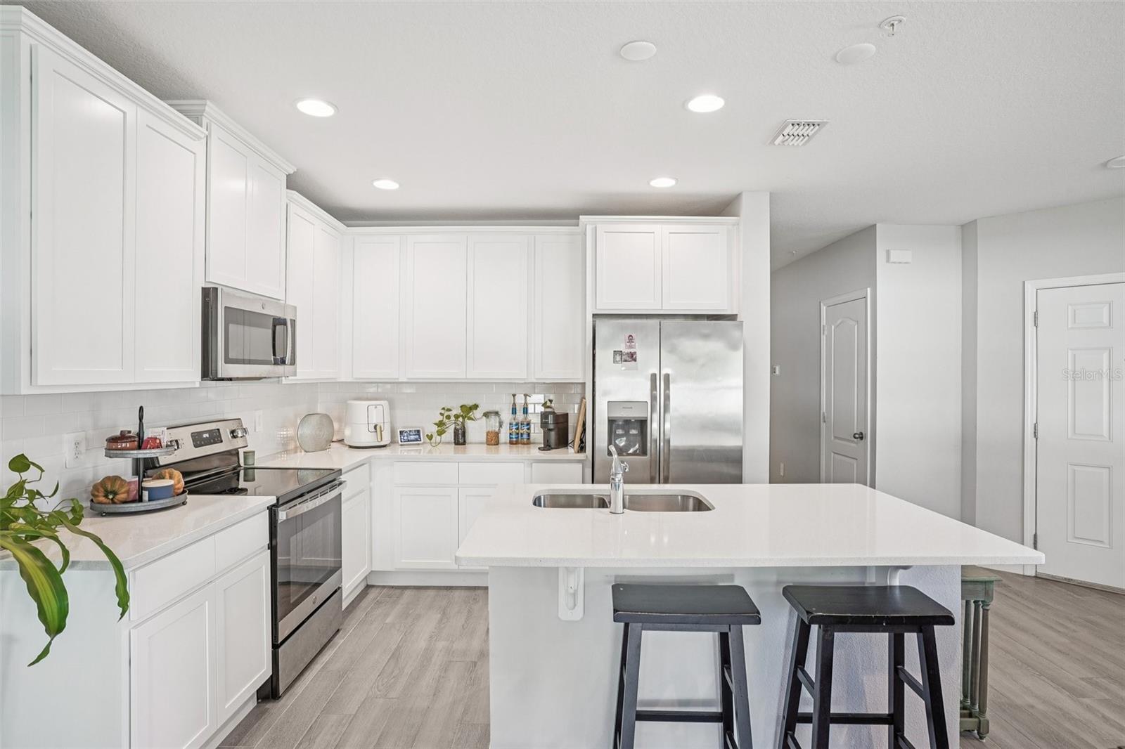 TOWNS AT LAKE MONROE COMMONS - Residential