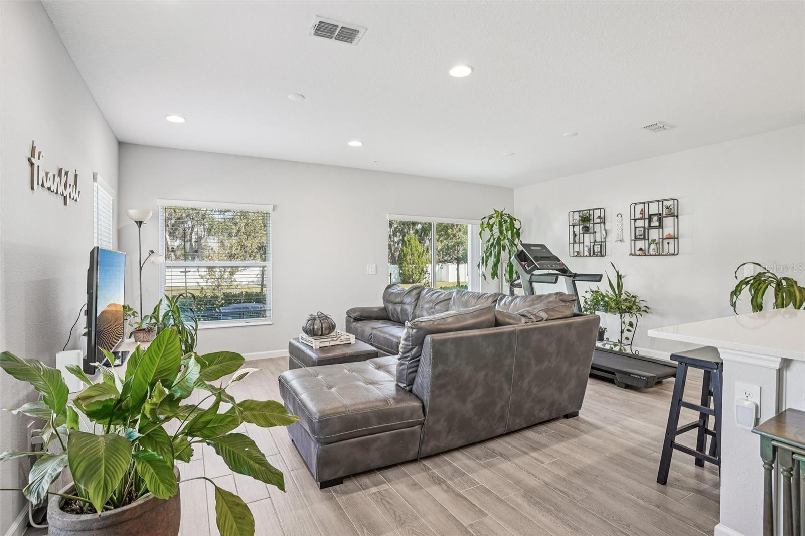 TOWNS AT LAKE MONROE COMMONS - Residential