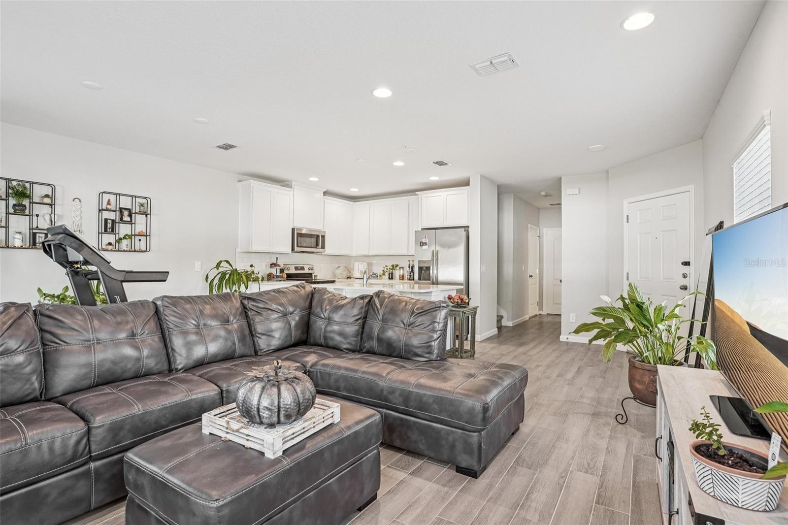 TOWNS AT LAKE MONROE COMMONS - Residential