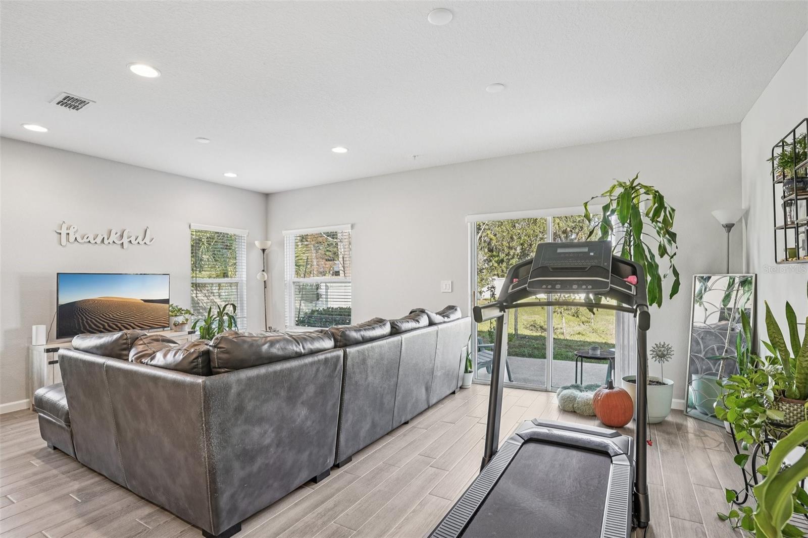 TOWNS AT LAKE MONROE COMMONS - Residential