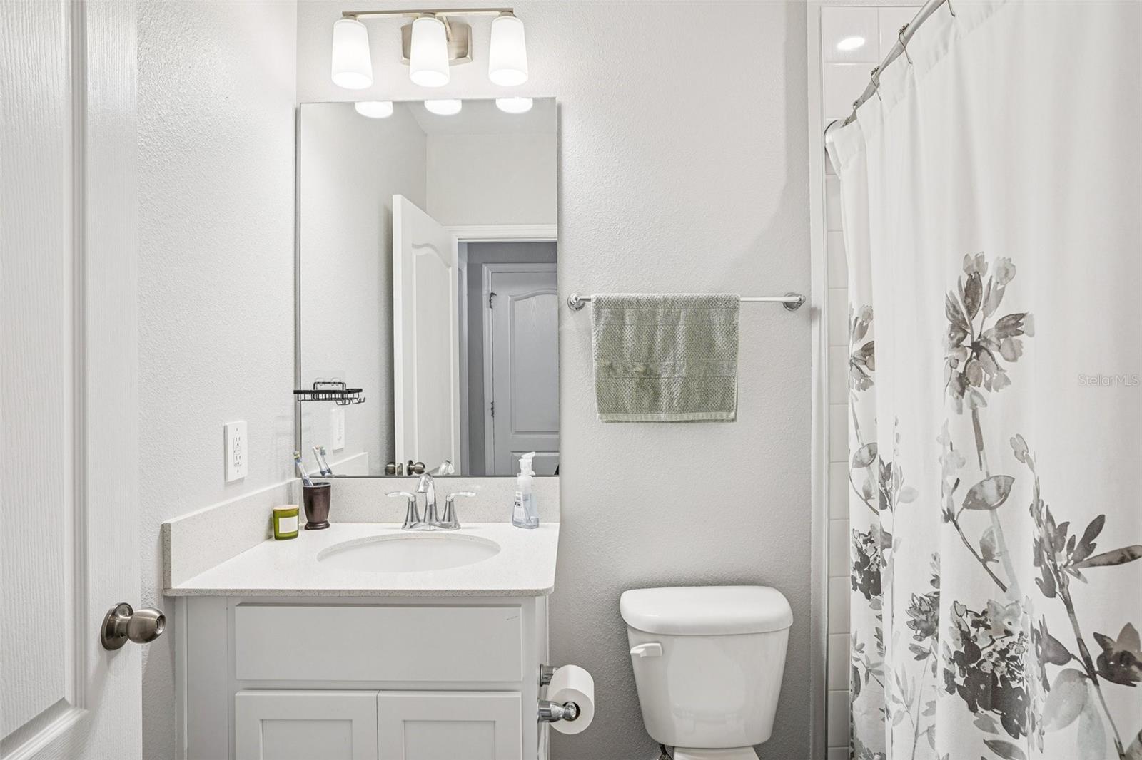 TOWNS AT LAKE MONROE COMMONS - Residential