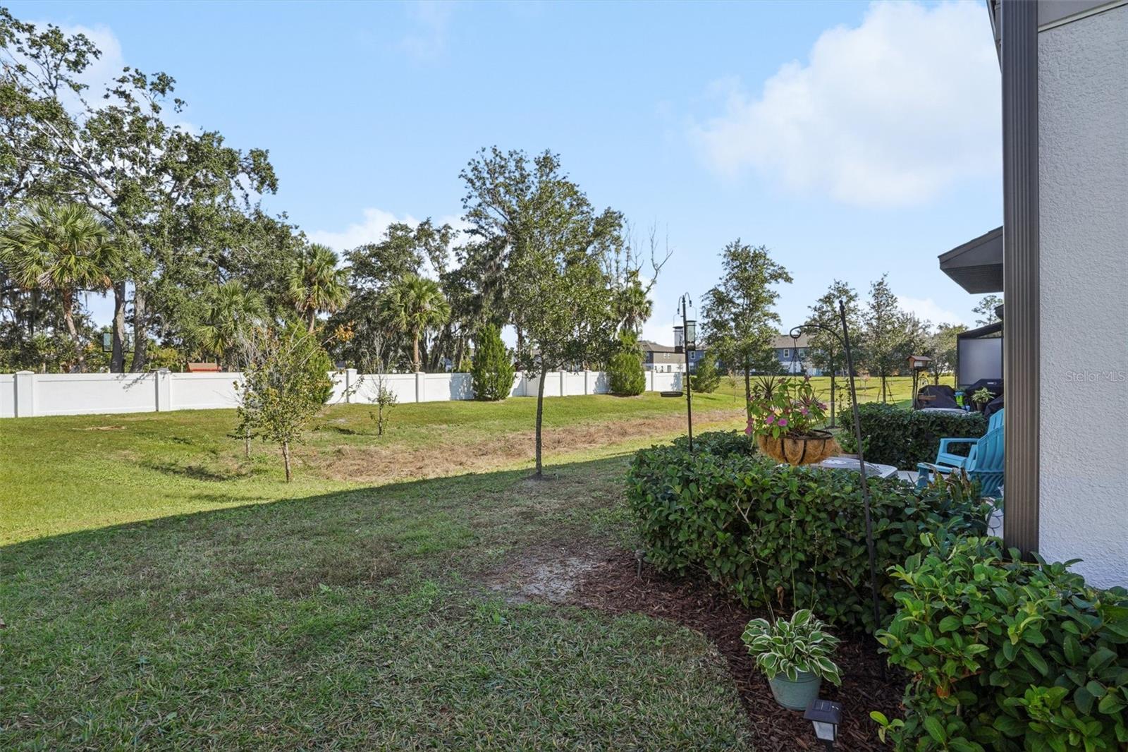 TOWNS AT LAKE MONROE COMMONS - Residential