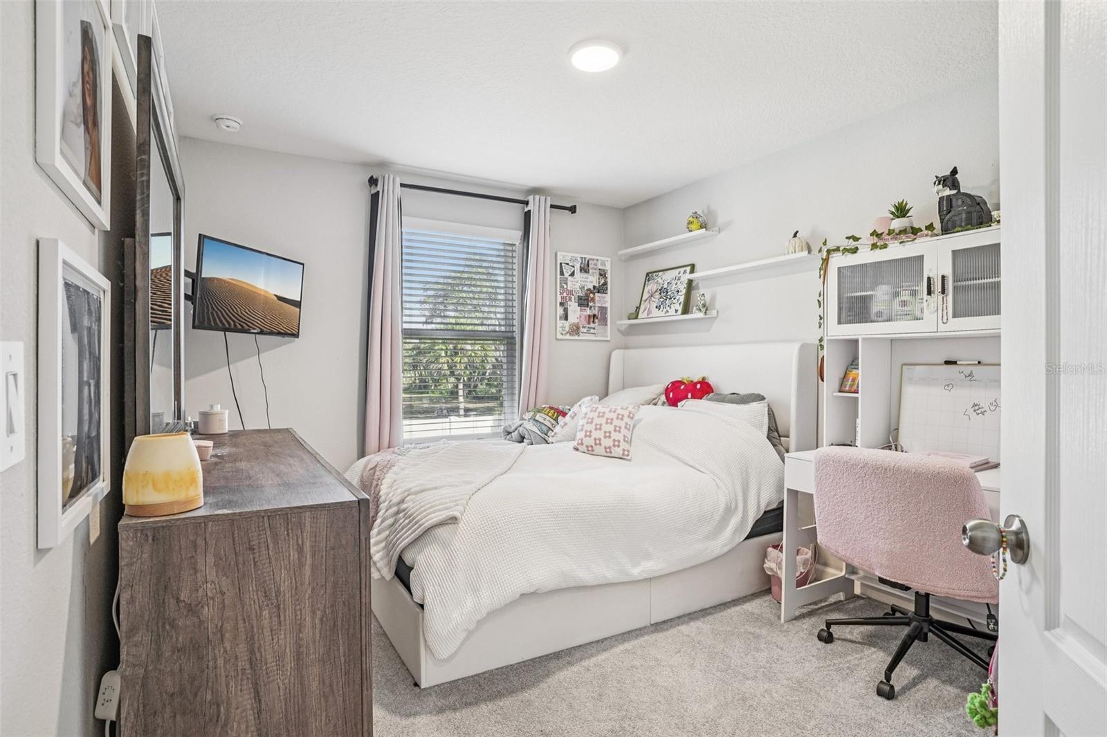 TOWNS AT LAKE MONROE COMMONS - Residential