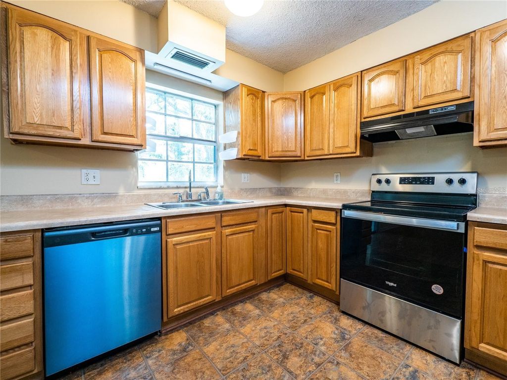 Photo of 1125 NE 46th Court, Ocala, FL 34470 (MLS # OM718328)