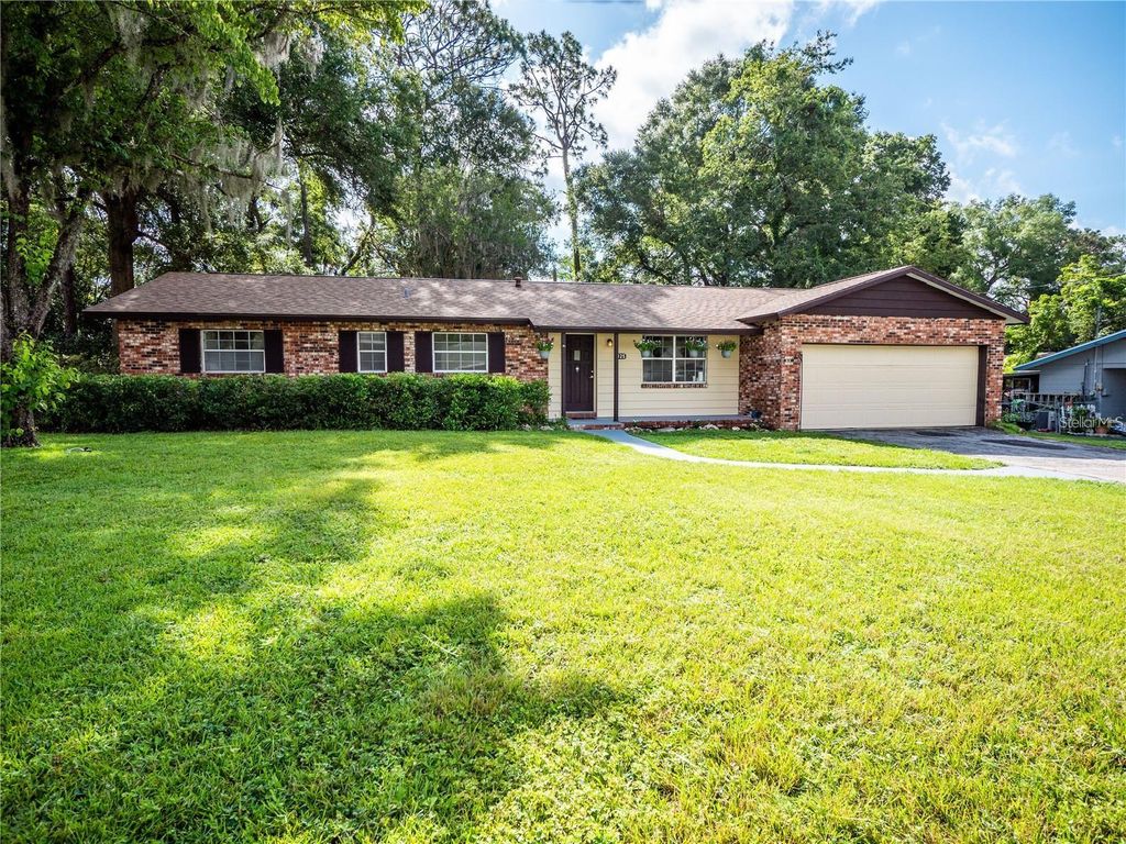 Photo of 1125 NE 46th Court, Ocala, FL 34470 (MLS # OM718328)