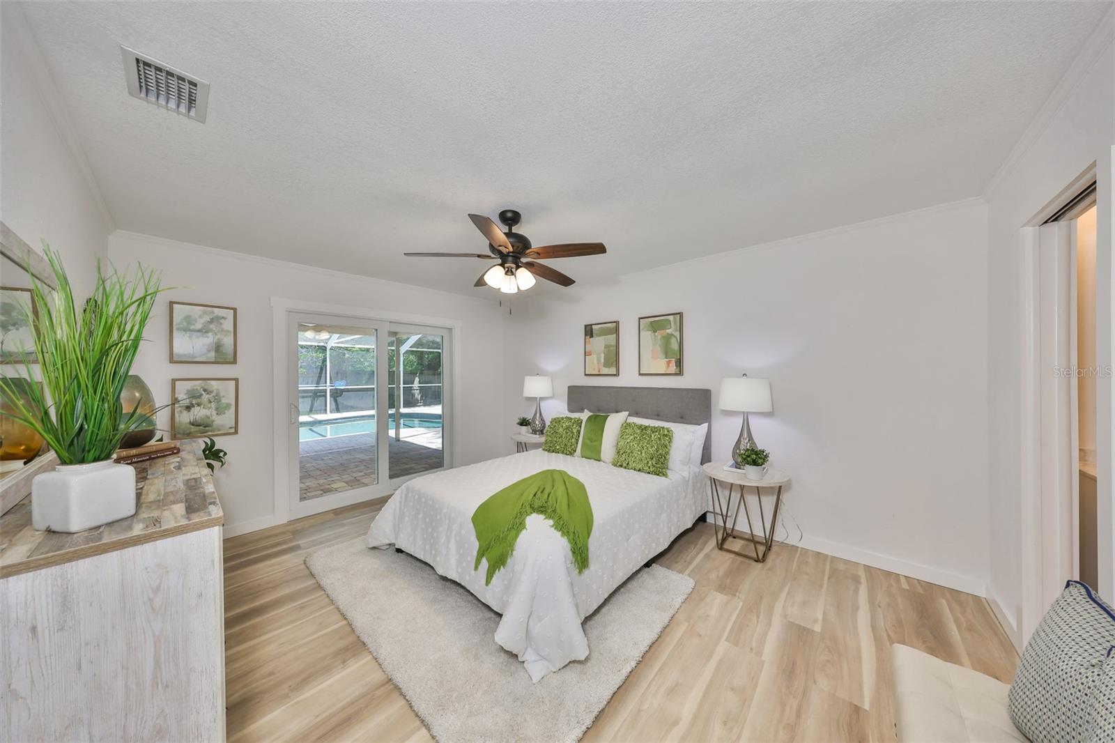 940 WOODLAND DRIVE