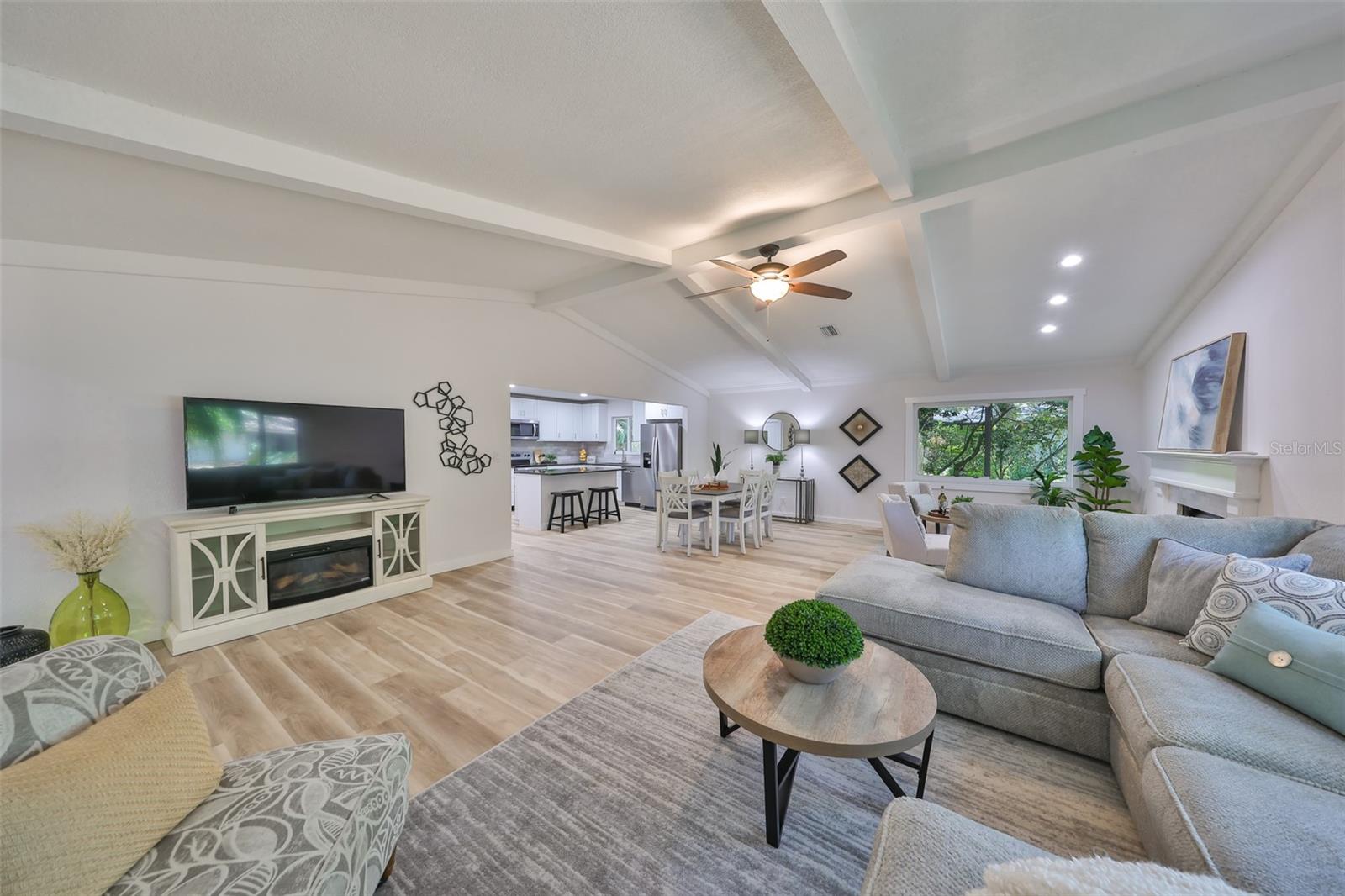 940 WOODLAND DRIVE