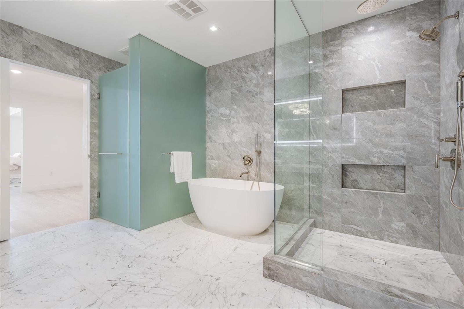 THE RITZ-CARLTON RESIDENCES - Residential