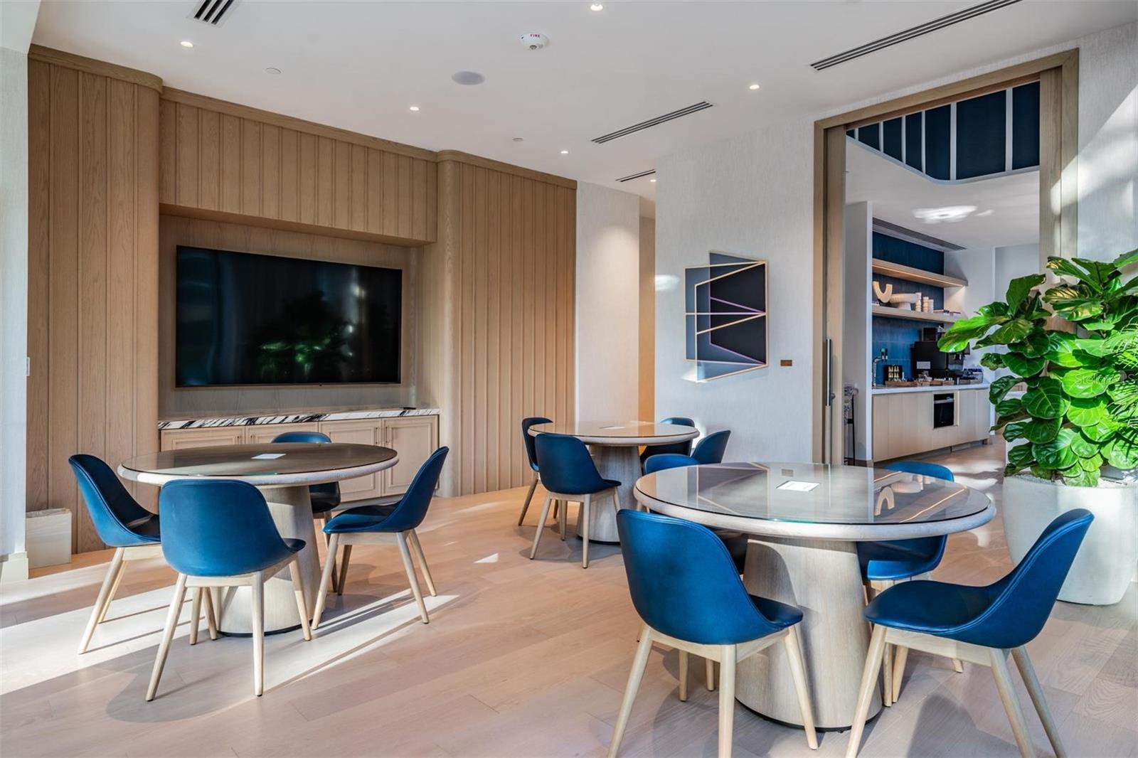 THE RITZ-CARLTON RESIDENCES - Residential