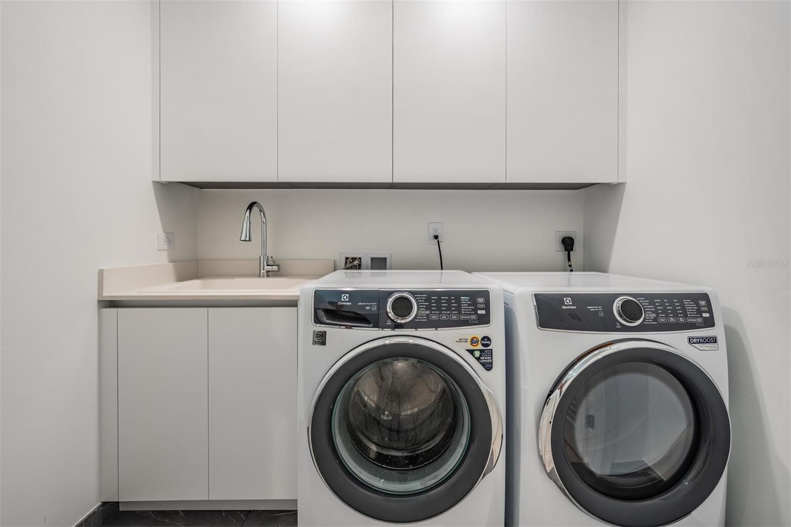 THE RITZ-CARLTON RESIDENCES - Residential