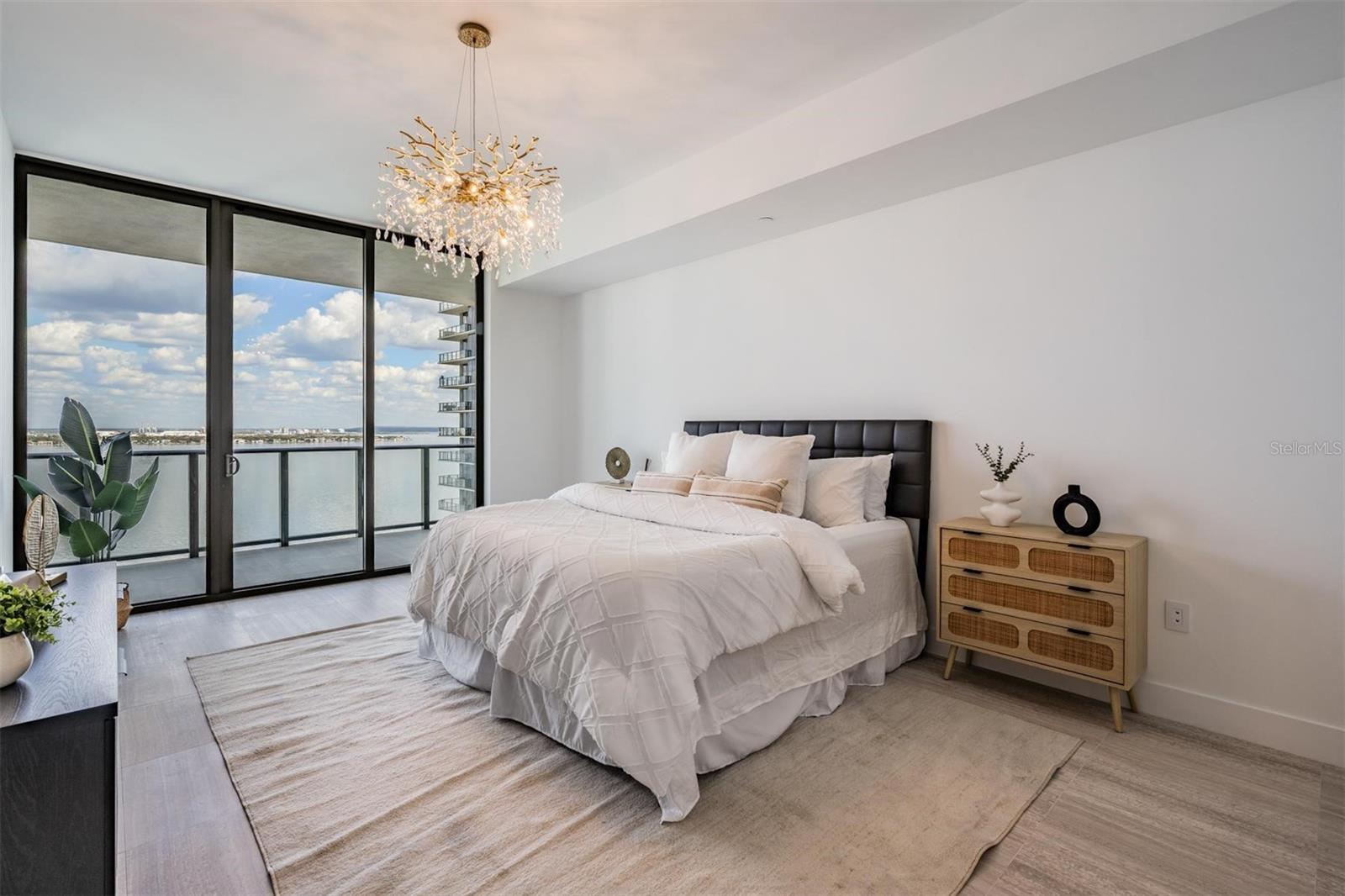 THE RITZ-CARLTON RESIDENCES - Residential