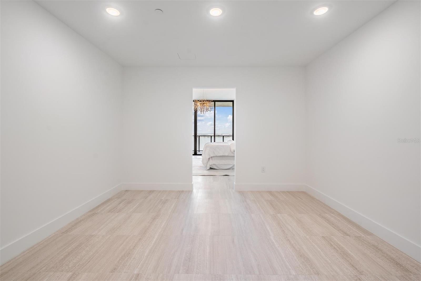 THE RITZ-CARLTON RESIDENCES - Residential