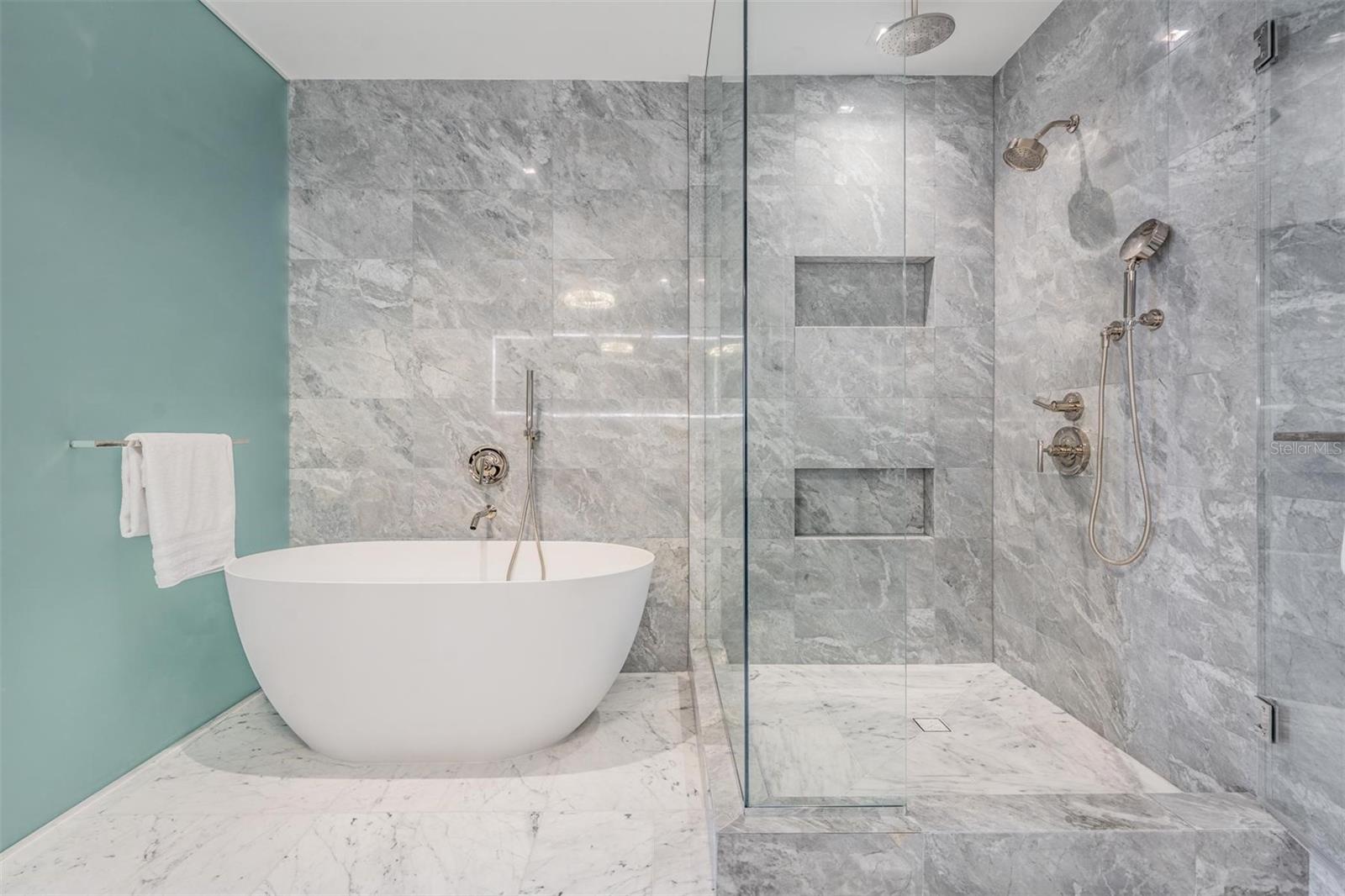 THE RITZ-CARLTON RESIDENCES - Residential