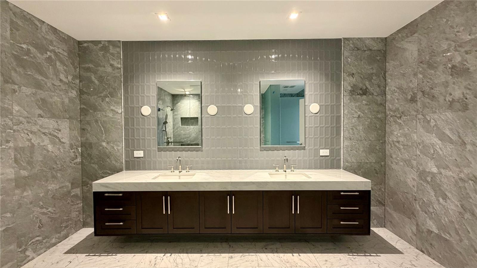 THE RITZ-CARLTON RESIDENCES - Residential