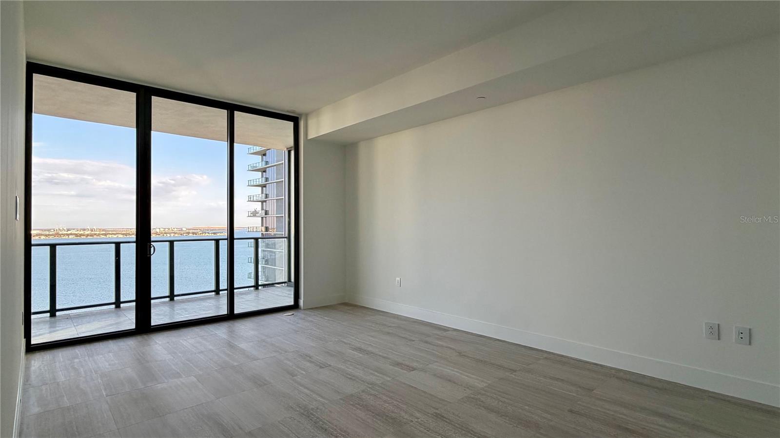 THE RITZ-CARLTON RESIDENCES - Residential