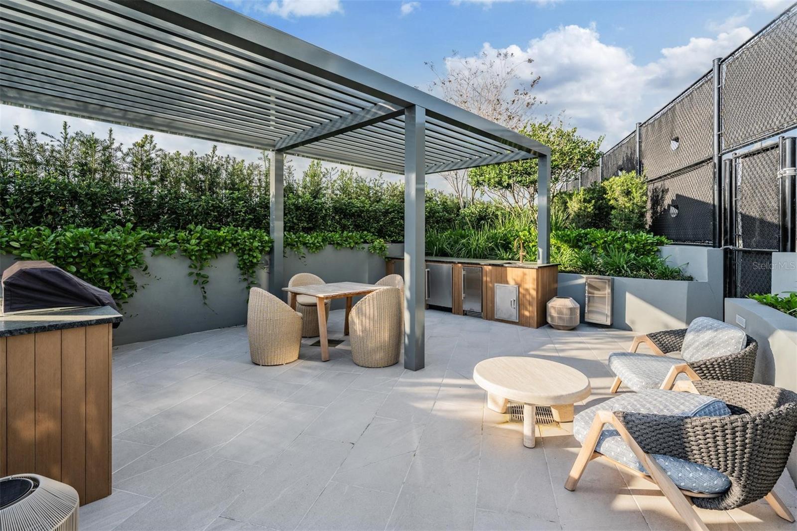 THE RITZ-CARLTON RESIDENCES - Residential