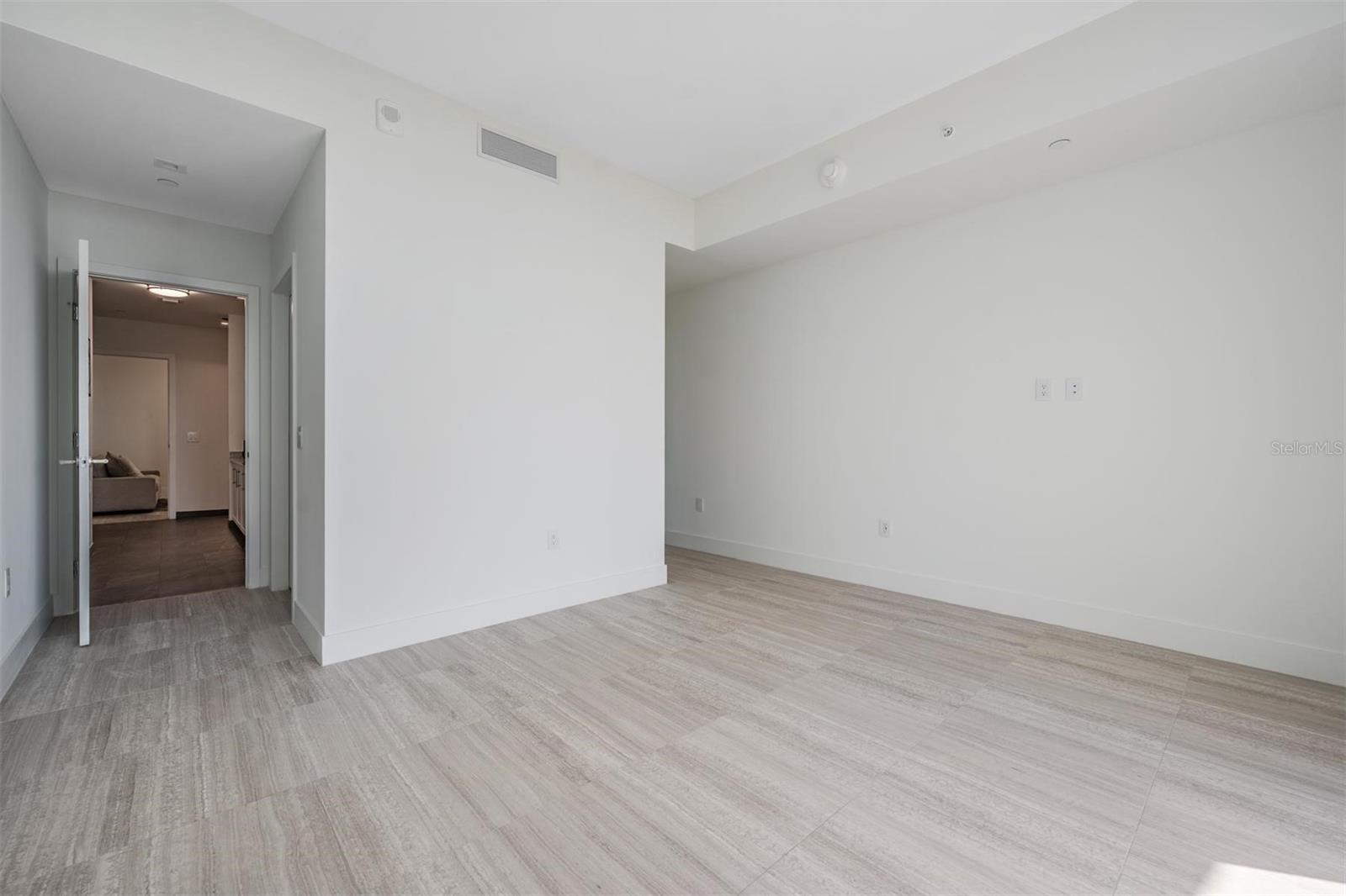 THE RITZ-CARLTON RESIDENCES - Residential